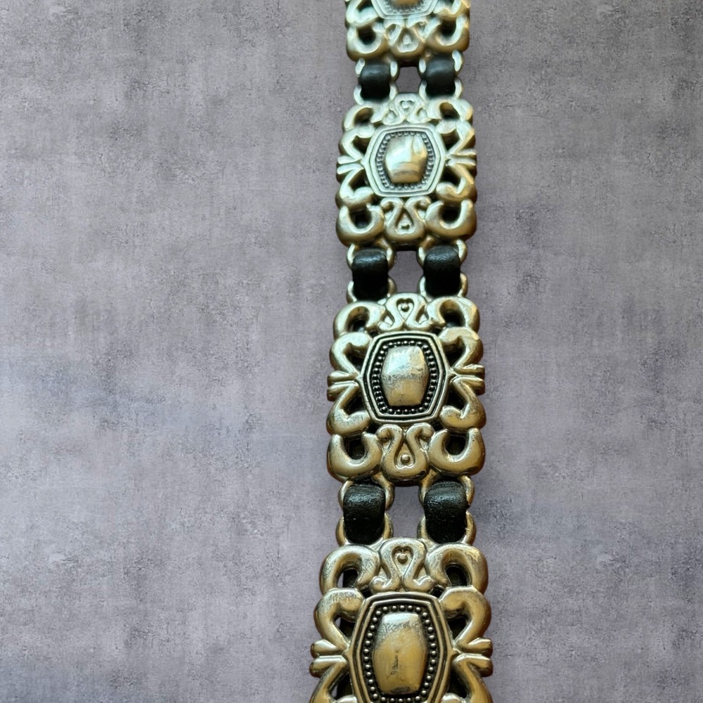 Donna Katz Black Leather Women’s Belt Silvertone Decorative Concho Sz L 32-35”